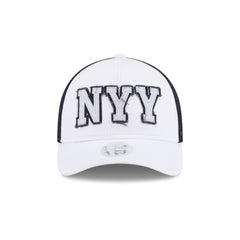 New York Yankees Optic White Felt Logo Women's 9FORTY M-Crown A-Frame Trucker Hat
